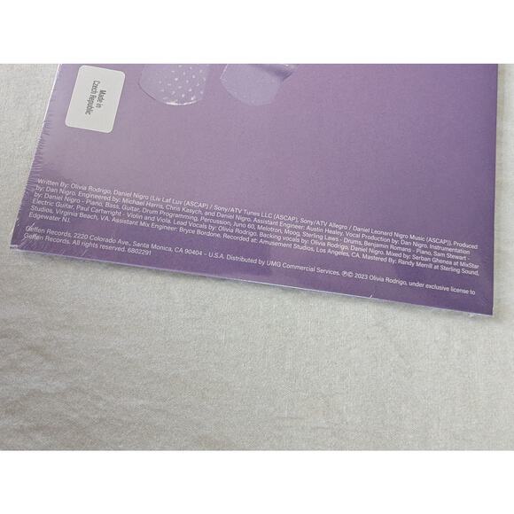 Olivia Rodrigo Vampire 7" Vinyl New Sealed Neon Violet - Picture 6 of 7